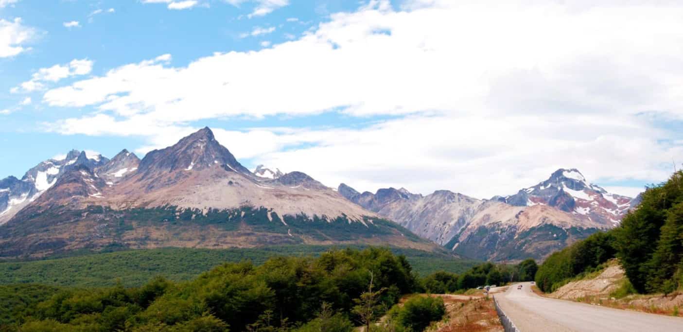 Ruta Nacional 3 entre montañas camino a los lagos, Ushuaia