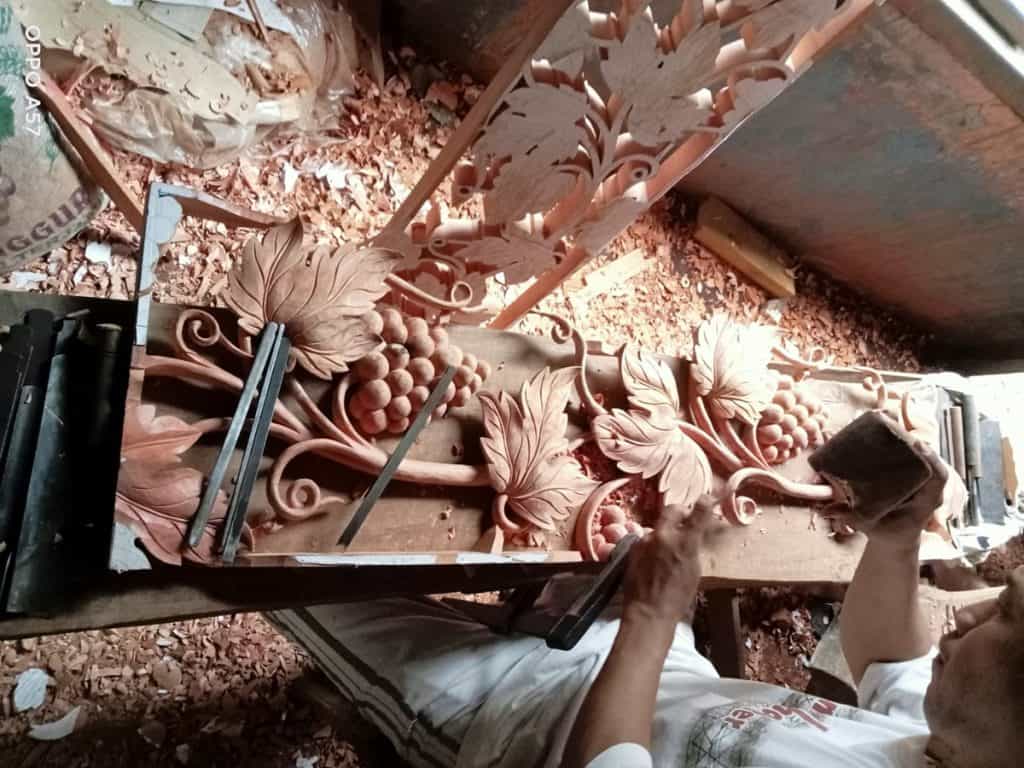 A Manufacturer's Guide to Biophilic Design: Connecting Nature, Wellness, and Indonesian Teak 5 Jepara furniture craftsmanship