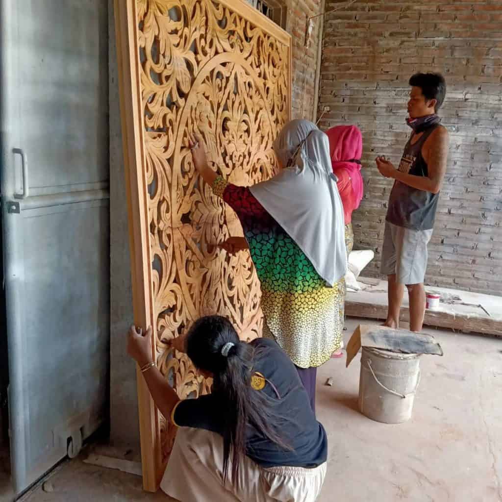 Finishing in process ketewel villa furniture by Nara Mulya Abadi