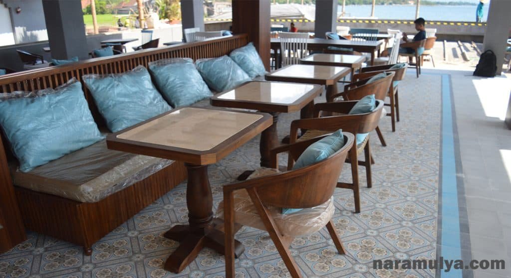 Custom teak boutique hotel furniture by Naramulya, creating a luxurious dining experience
