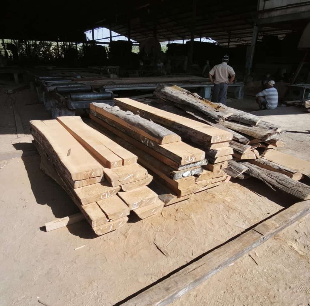 it cracks indonesian ironwood