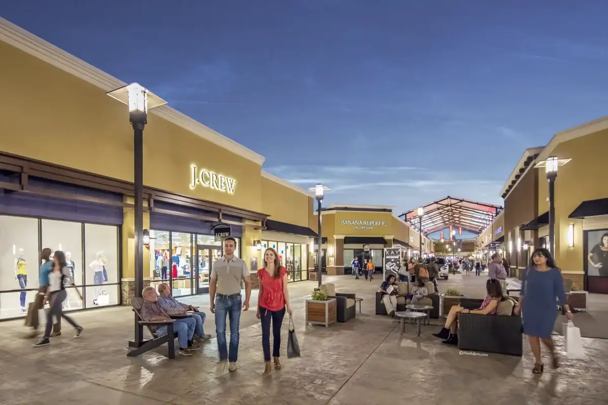J.Crew and Banana Republic storefronts with shoppers at Outlets of Little Rock in Little Rock, AR