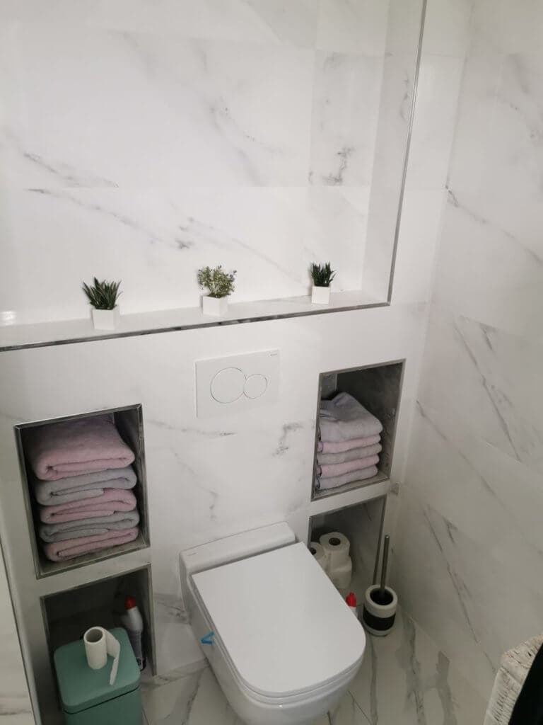 Bijele sjajne pločice