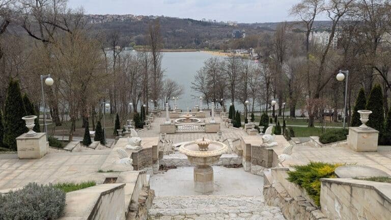 Valea Morilor Park - cascade steps
