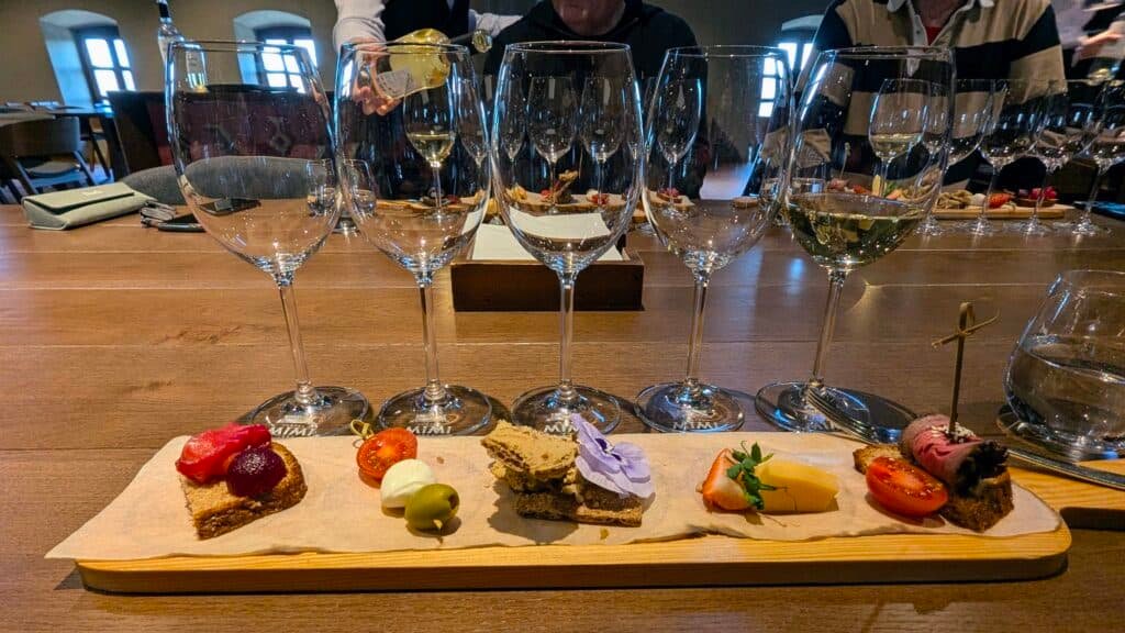 castel mimi wine tasting