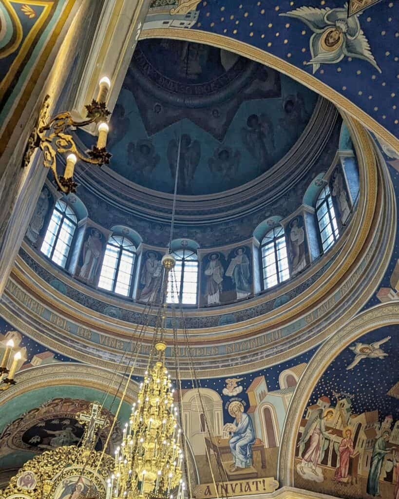 inside cathedral chisinau