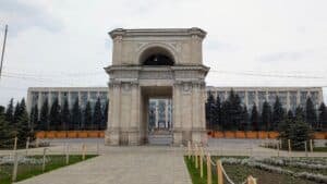 triumphal arch in chisinau