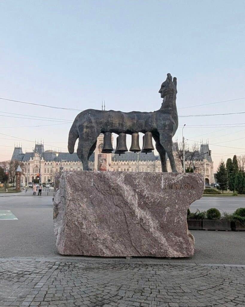 chemarea wolf with bells iasi
