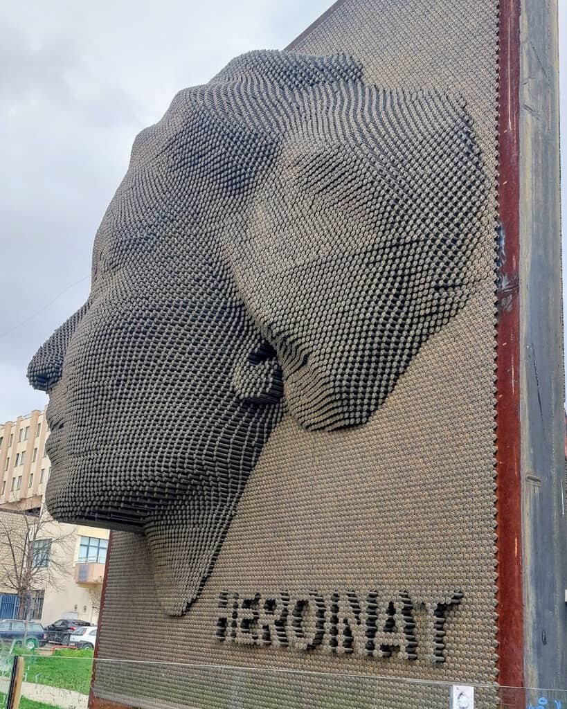 Heroinat Monument - Kosovo Pristina