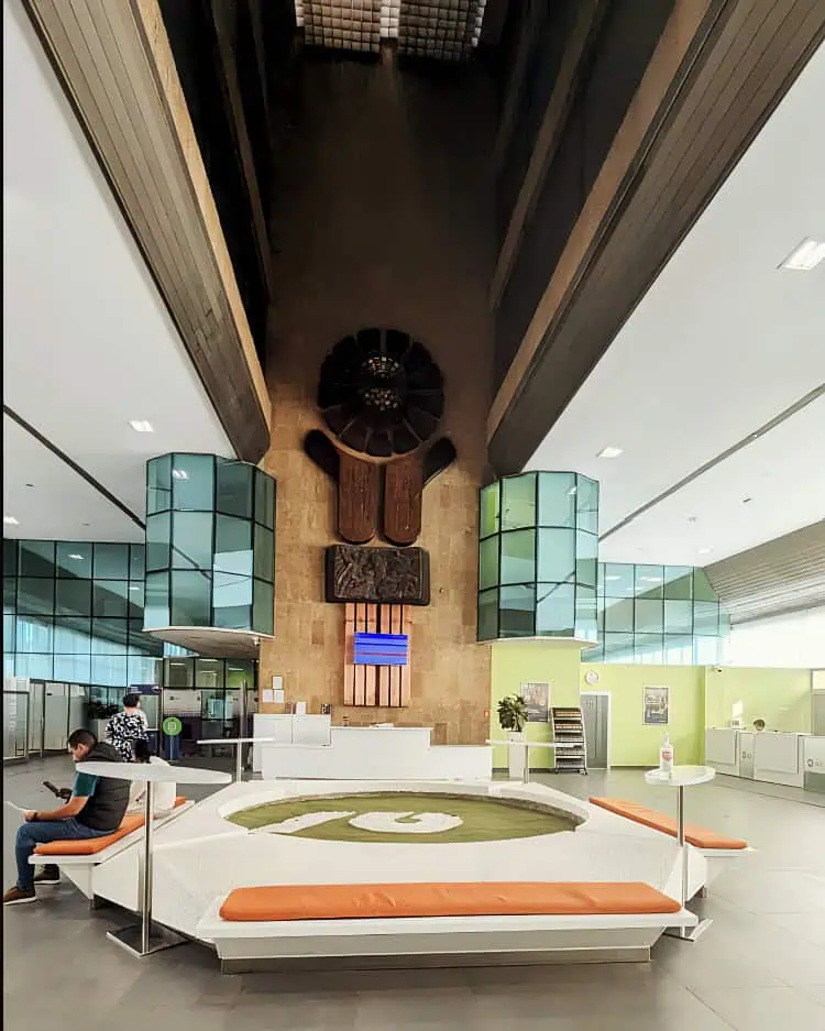 NLB Banka Tuzla - Inside the brutalist bank with pipes