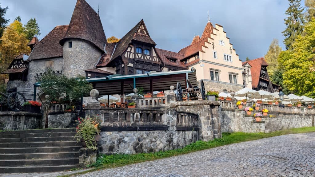 Complex La Tunuri - Vila Economat -former hunting lodge - Restaurant peles Sinaia