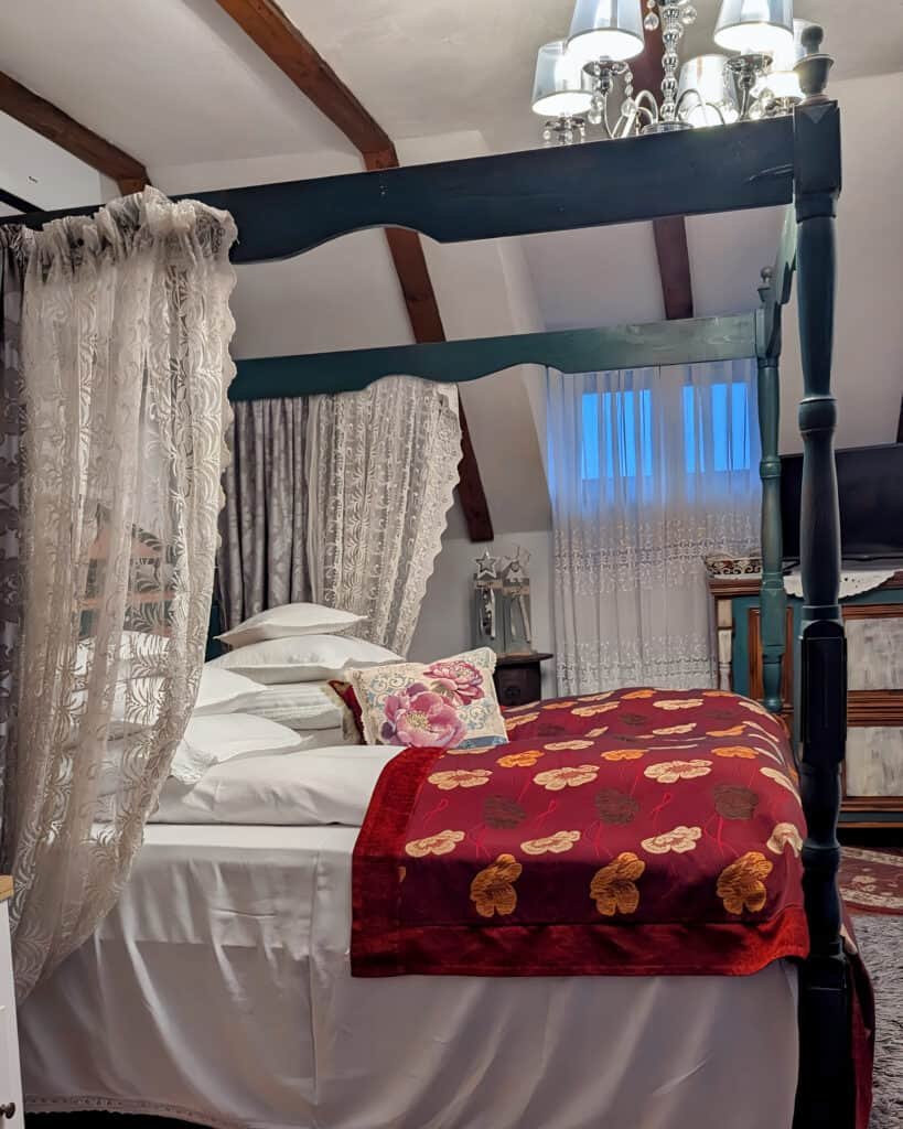 Four Poster Bed at Casa Cositorarului - Sighisoara
