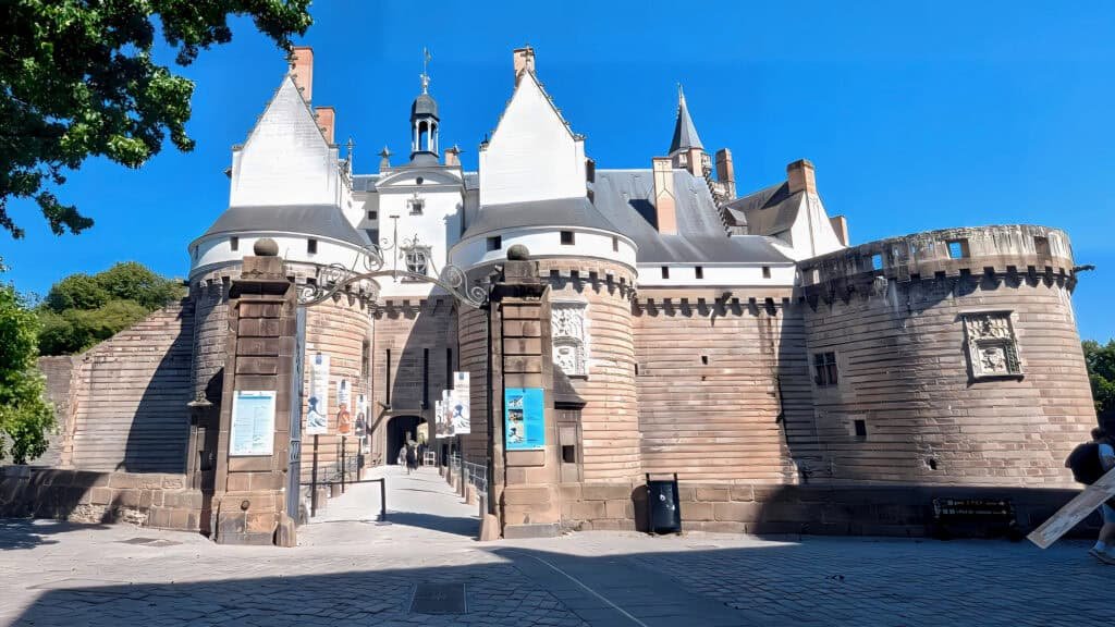 Château des ducs de Bretagne - outside the walls