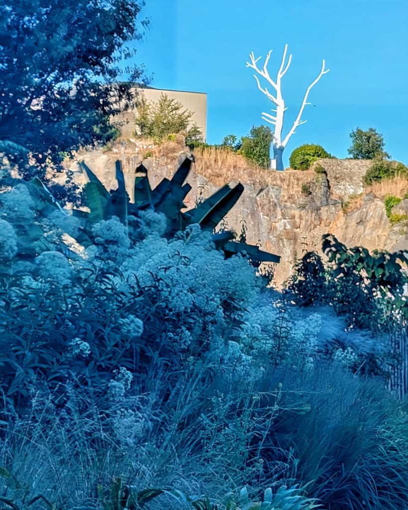 Jardin Extraordinaire Nantes - white tree sculpture