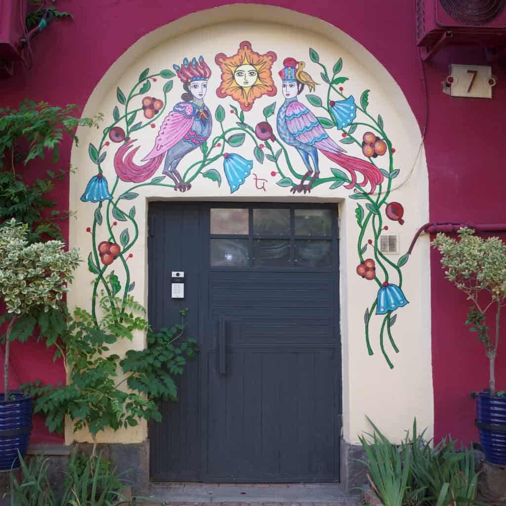 Armen Yeritsyan (Artist) - vibrant hand-painted artwork on Tumanyan Street - in Kentron District - Yerevan