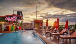 Résidence avec piscine sur toit terrasse à Pattaya