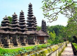 Magnifique temple balinais au plein cœur de la nature