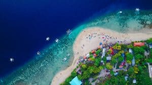 Une magnifique plage Philippine en vue aérienne. 