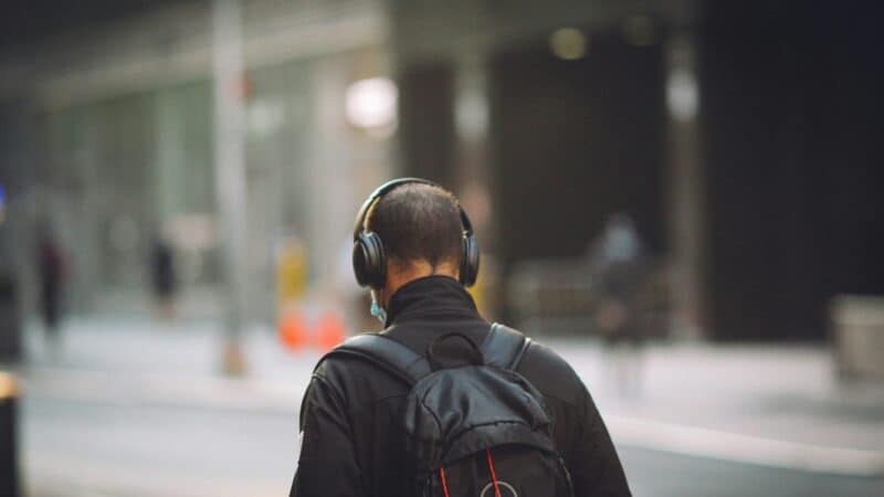 Can You Hike With Headphones: Awareness, Etiquette, and Where It Matters Most