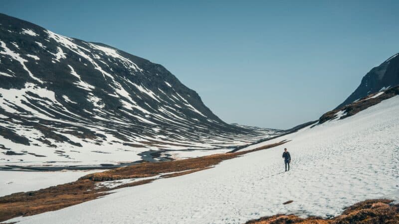 Do You Get Sunburned Hiking in Snow: Reflected UV, Snow Blindness, and the Spots People Miss