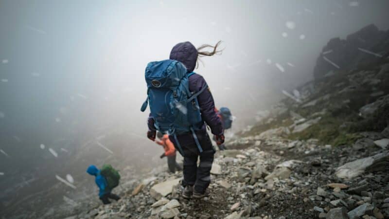 What Do You Do If Your Clothes Get Wet in Winter: Triage on the Trail, Dry Layers, and When to Turn Back
