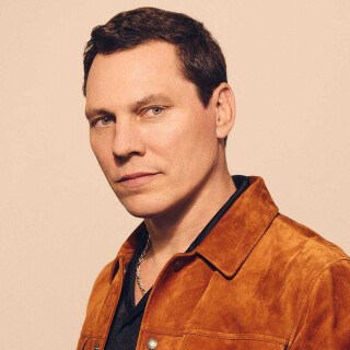 Tiësto performing live DJ set on Partybody.