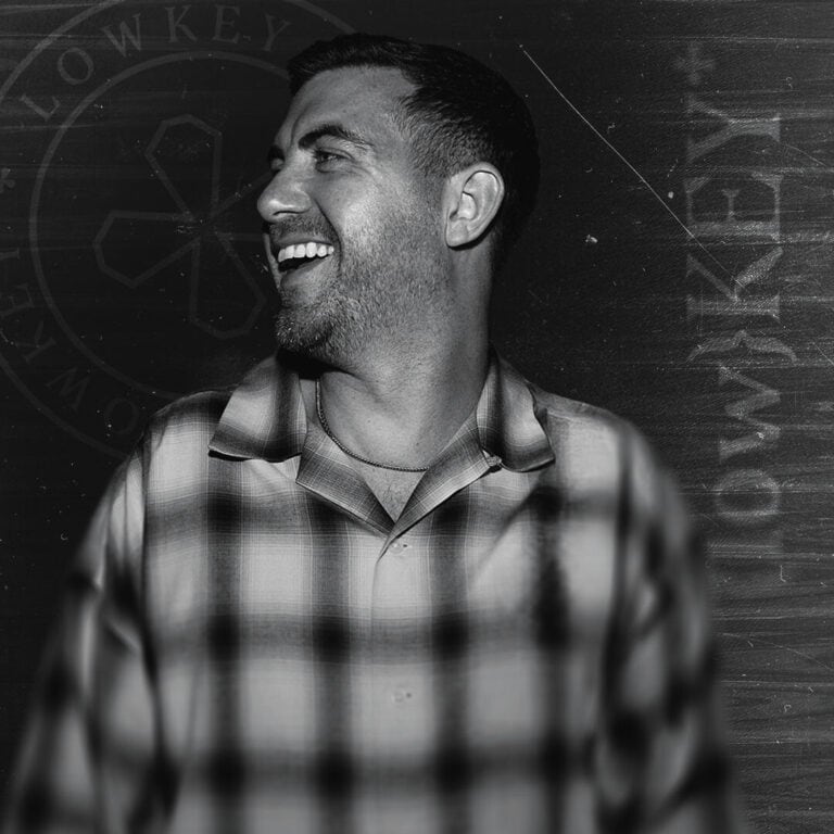 Smiling man with a beard and plaid shirt on Partybody.