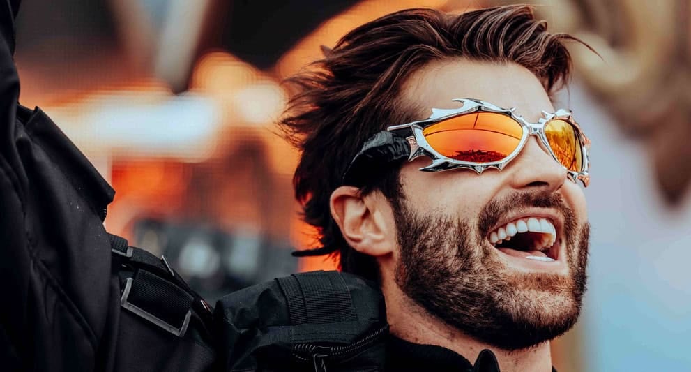Man wearing sunglasses on Partybody.