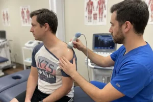 Shoulder ultrasound therapy at Physio-medicine London for pain relief and injury assessment. Ultrasound treatment for shoulder pain by physiotherapists in London.