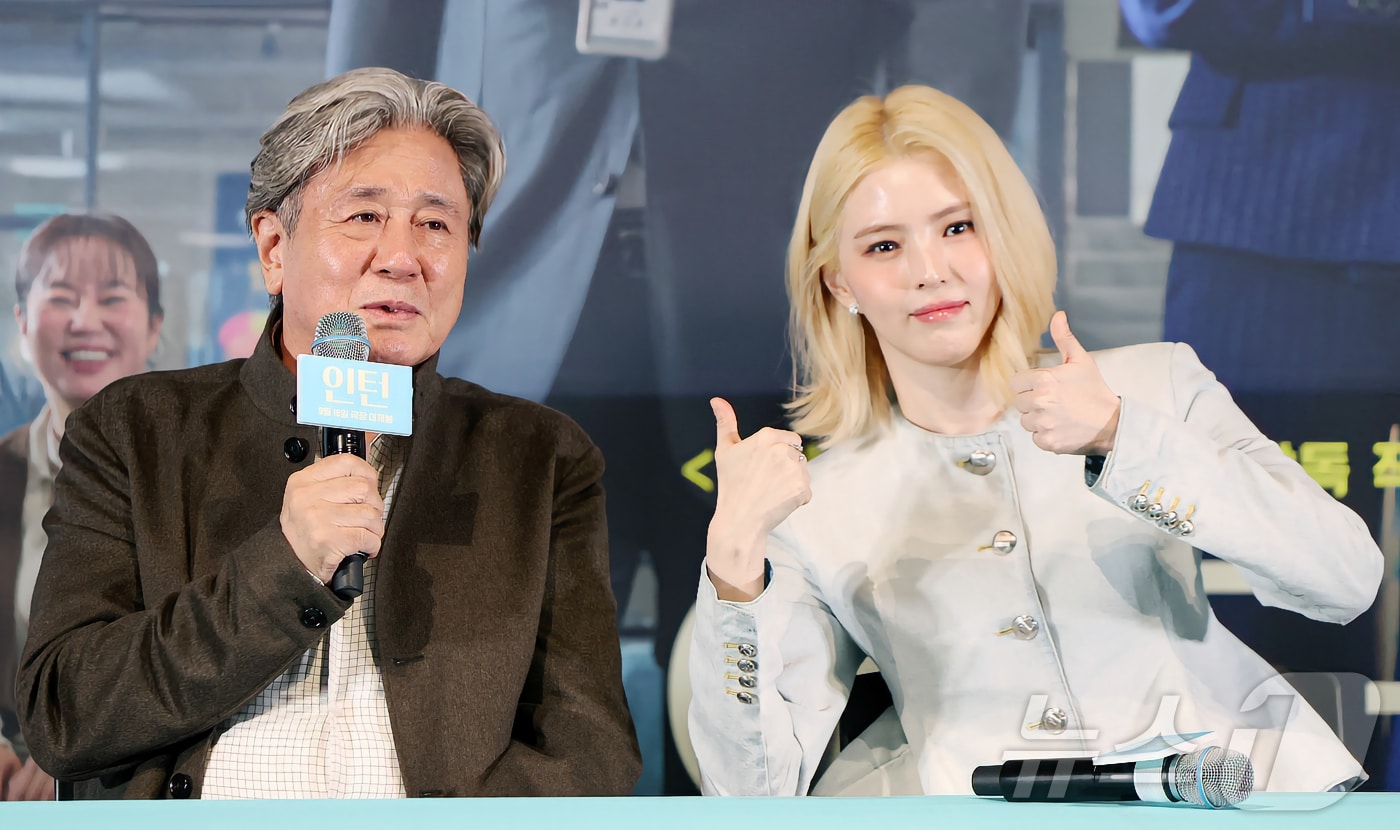 인턴 한국판에서 최민식과 한소희가 출연한 영화 관련 이미지
