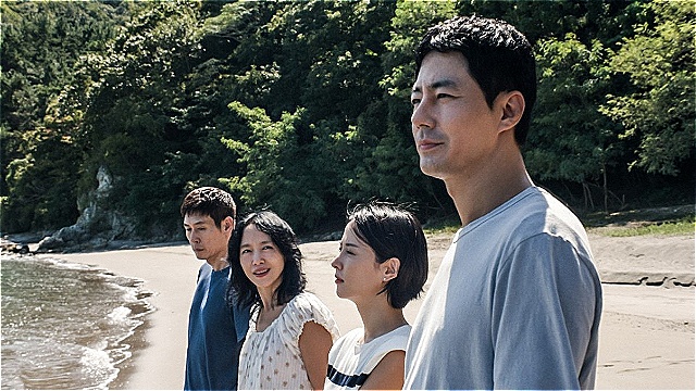 가능한 사랑 이창동 감독과 주요 출연진의 국제영화제 공개 이미지