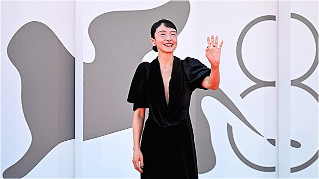 극찬을 받은 가능한 사랑의 극장 개봉과 넷플릭스 공개 이미지