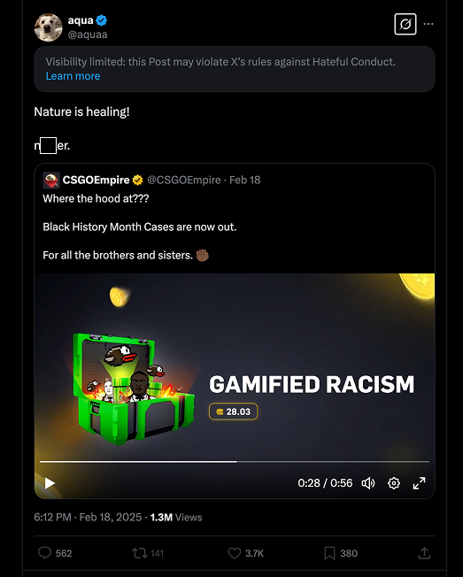 Aqua X-käyttäjän uudelleen postaama CSGOEmpiren twiitti. Molemmista viesteistä välittyy rasismi.