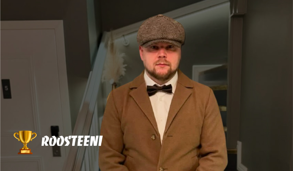 Roosteeni pukeutuneena tyylikkäästi ruskeaan pukuun ja lippalakkiin, edustamassa omaperäistä ja tunnistettavaa tyyliään kasinostreamaajana. Kuvassa mukana palkintokuvake kasinostriimaajien johdossa.