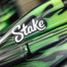 Stake kryptokasinon mainos F1 auton kyljessä.