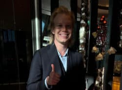 Rahapelisanomien päätoimittaja Aleksi Virtanen kuvattuna Tallinnan Olympic Casinolla.