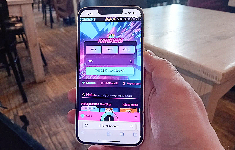 Kanuuna Casinon mobiilitalletusnäkymä, jossa valitaan talletussummaksi 50 €, 150 € tai 250 €.