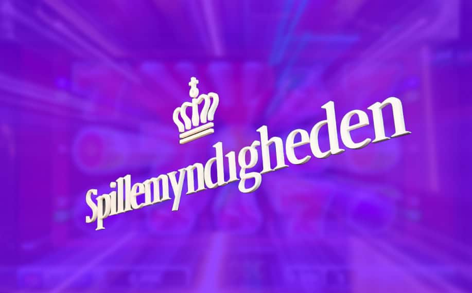 Tanskan peliviranomaisen logo. Taustalla kasinopeli.