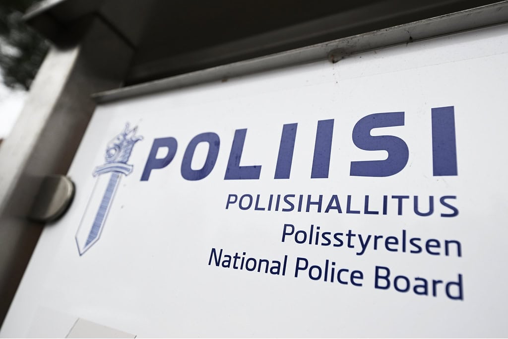 Poliishallitus päämajan katukyltti.