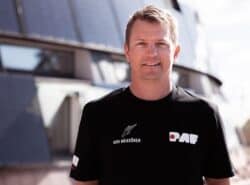 Kimi Räikkönen hymyilee PAF:n promokuvassa.
