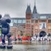 Kuvassa Amsterdamin päärautatieasema.