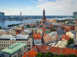 Yleiskuva Latvian pääkaupunki Riiasta.