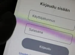 Pelaaja kirjautumassa nettikasinolle.