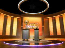 Kuvassa Eurojackpot-studio.