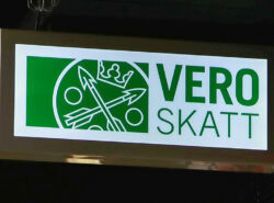 Kuvituskuva jossa verotoimiston valokyltti.