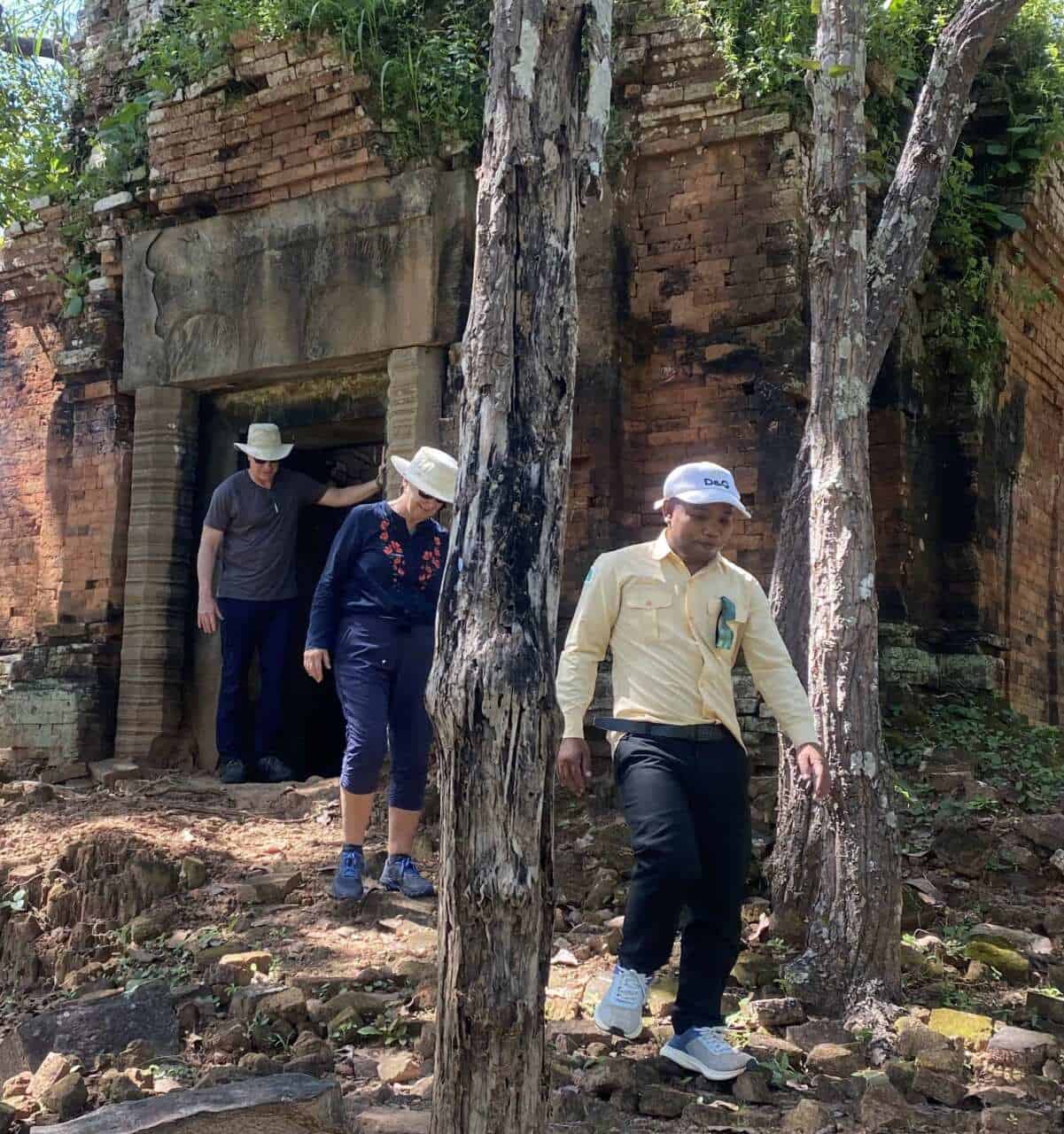 Walking-Angkor-Private-Tour