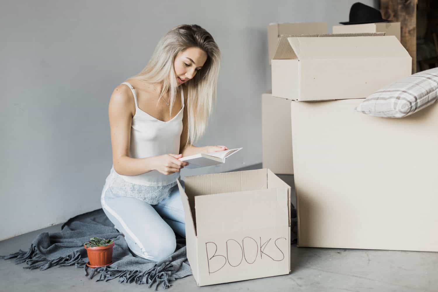 How to Pack Books for Moving: Best Practices and Materials