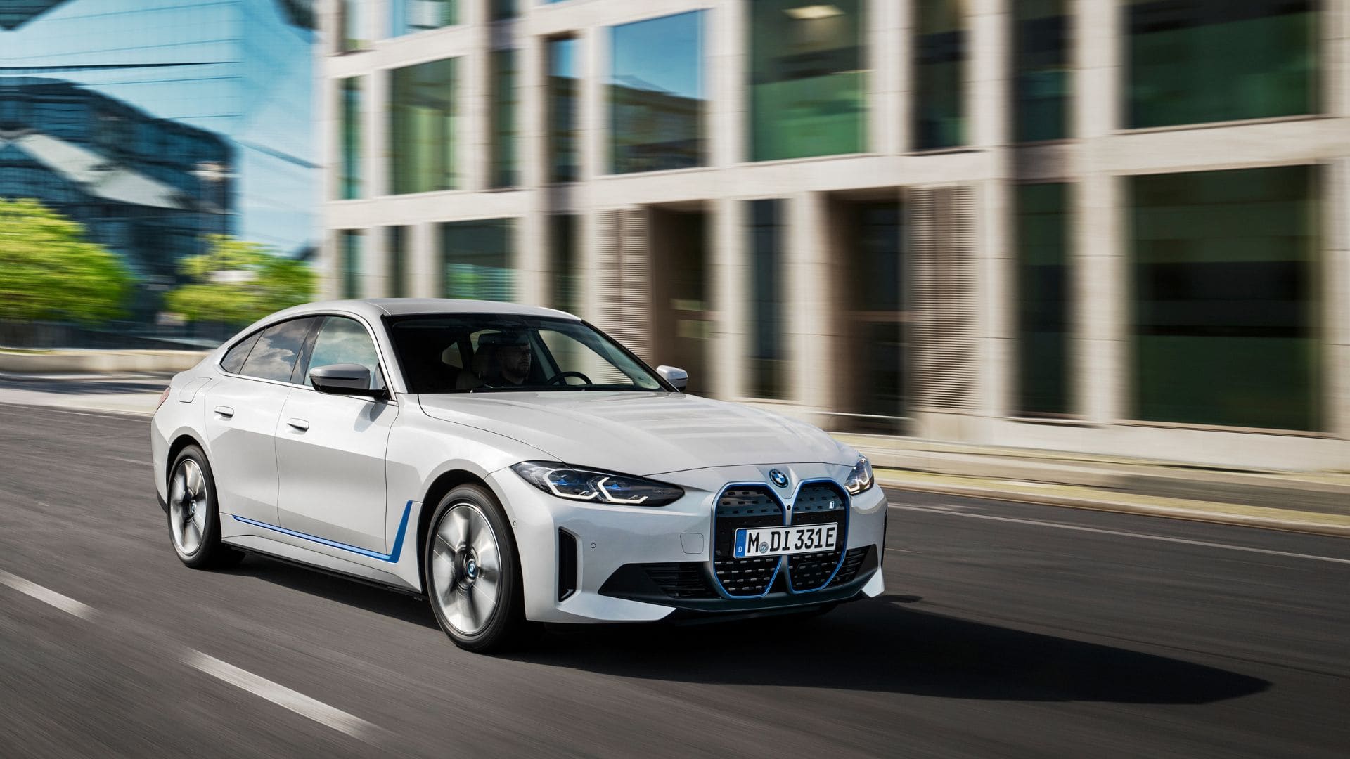 Reparación coche eléctrico BMW i4 en Bilbao