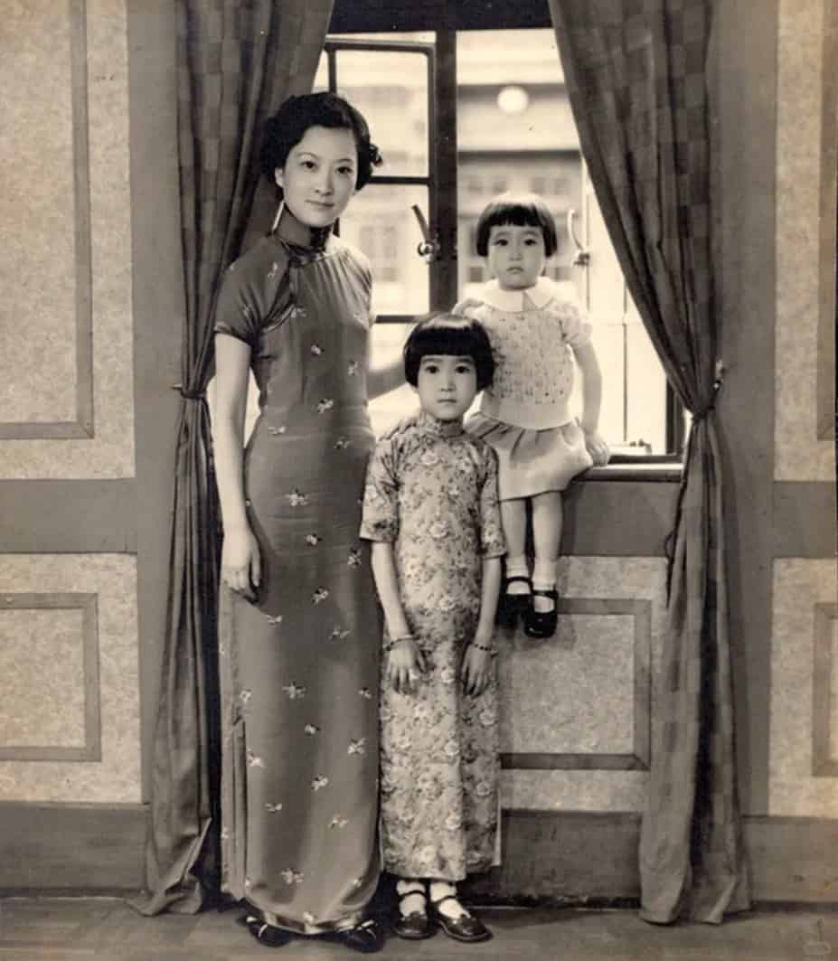 A Taishan woman with her daughters in the 1930s, showcasing family bonds and cultural heritage.
