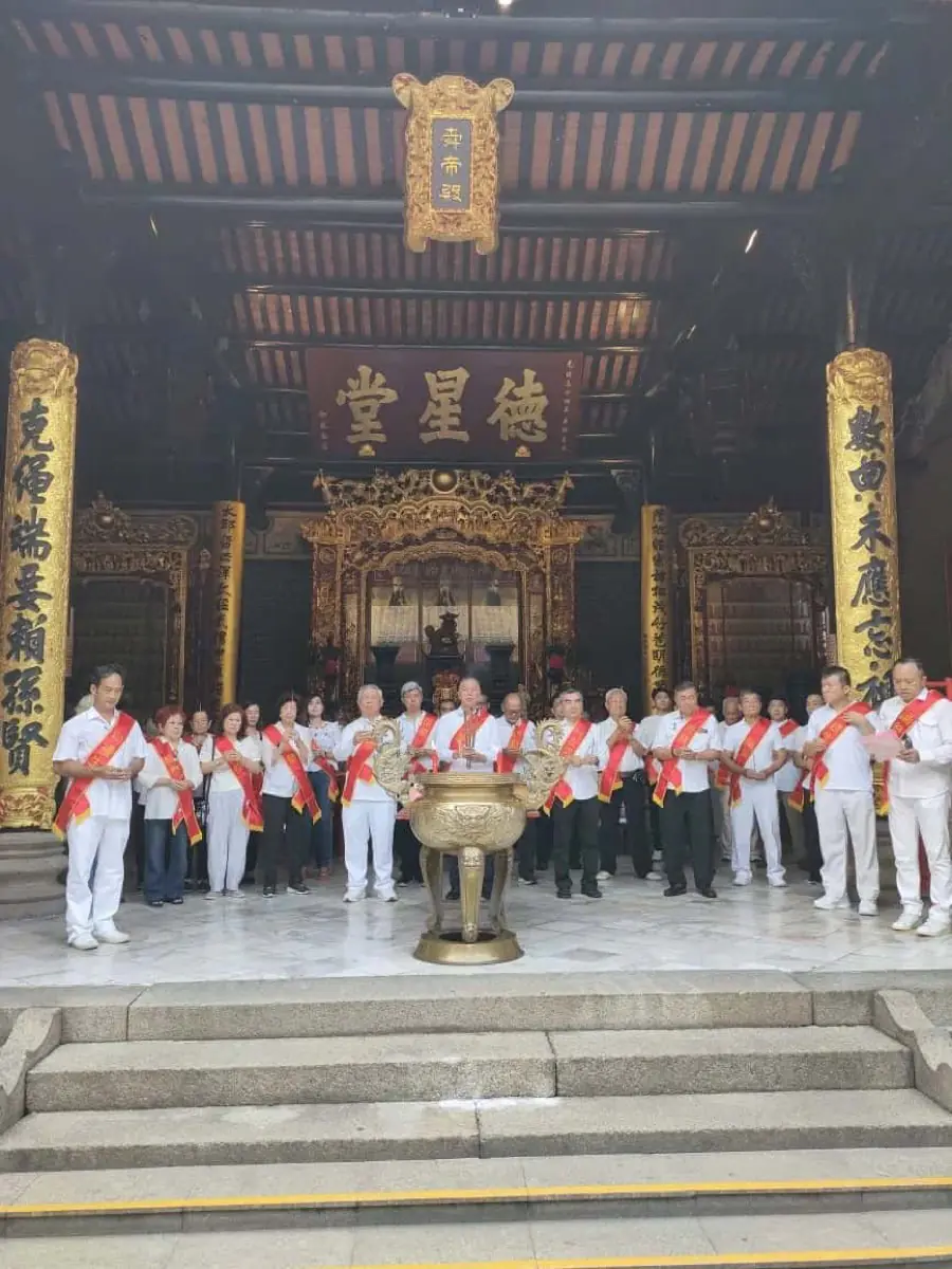 Ancestral hall interior in a Taishan village, where generations of the Lei clan have honored their ancestors since Fu Gong's arrival in 1273